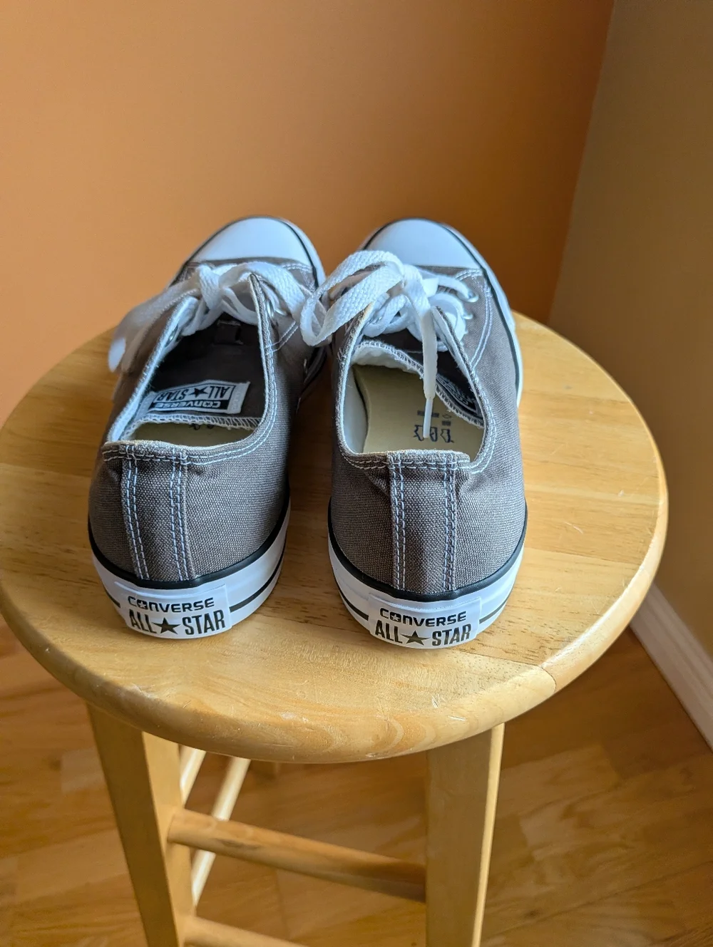 Converse Women’s Chuck Taylor Low Top Sneakers - Brown & White Size 8 - Picture 3 of 10